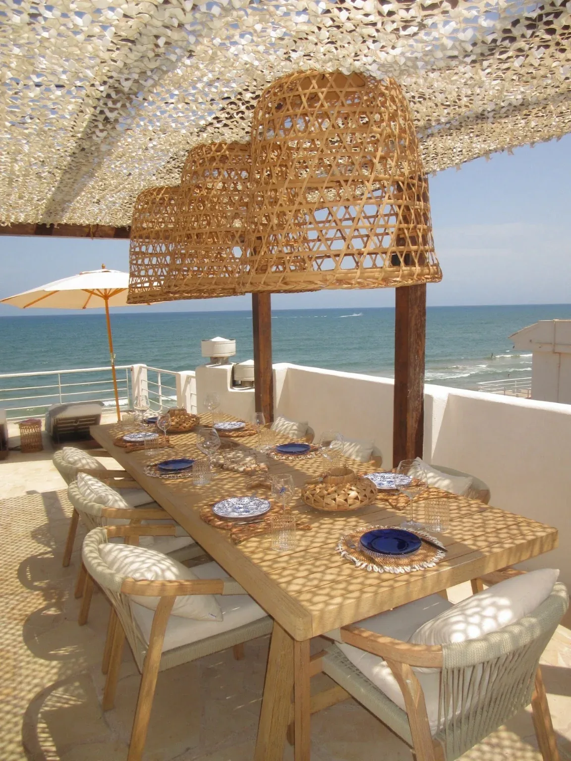 Outdoor dining under the rooftop pergola